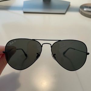 Ray-Ban Aviator Total Black - Polarized with Case